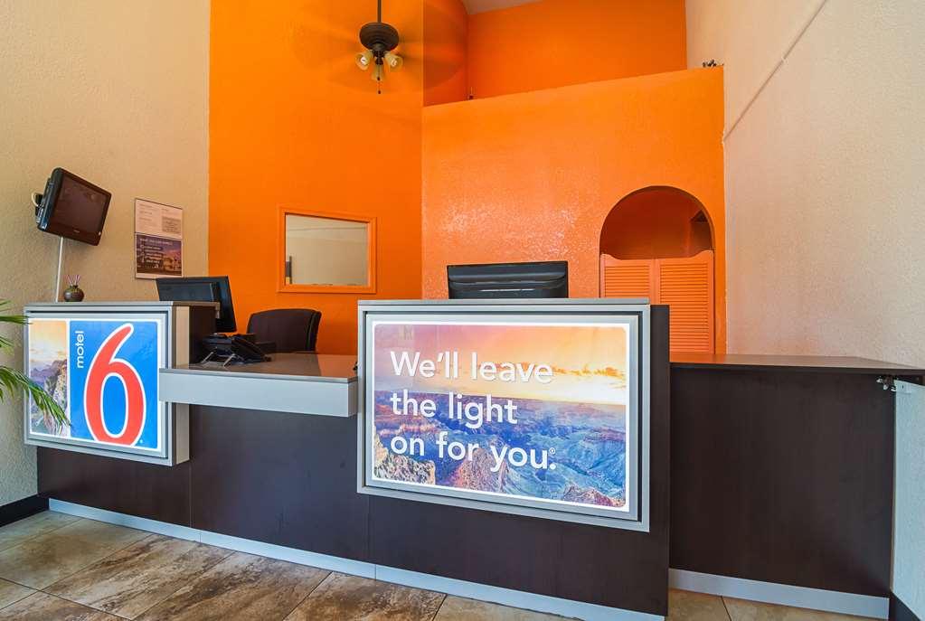 Prado del Sol Motel 6 Chandler מראה פנימי תמונה